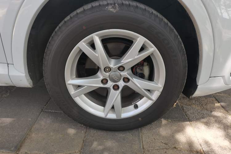 Used Audi Q3 2017 30 TFSI Fashion Model Right Front Wheel Hub