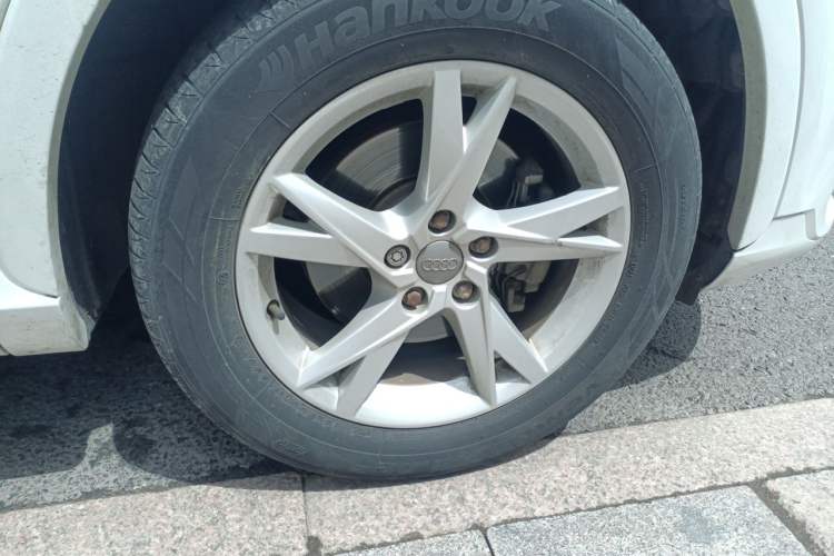 Used Audi Q3 2017 30 TFSI Fashion Model Right Front Wheel Hub