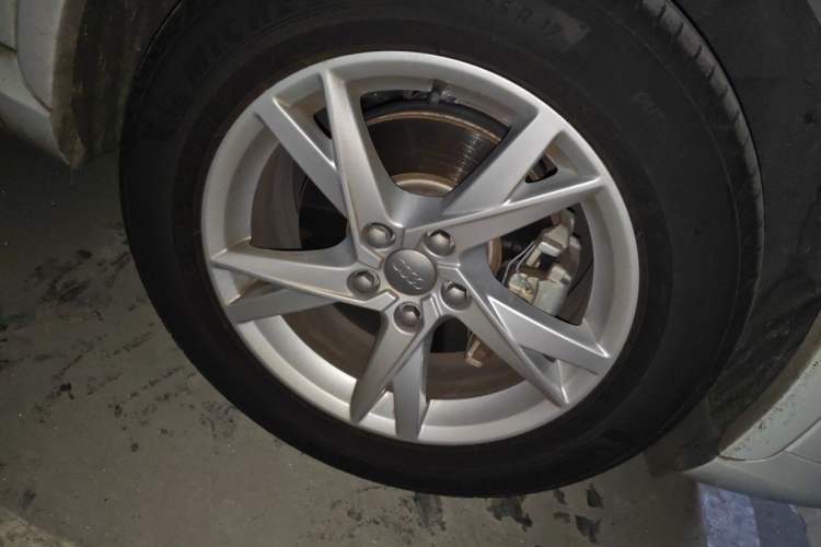 Used Audi Q3 2017 35 TFSI Fashion Model Right Front Wheel Hub