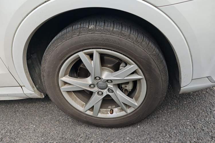 Used Audi Q3 2017 35 TFSI Fashion Model Right Front Wheel Hub