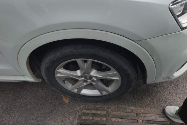 Used Audi Q3 2017 30 TFSI Fashion Model Right Front Wheel Hub