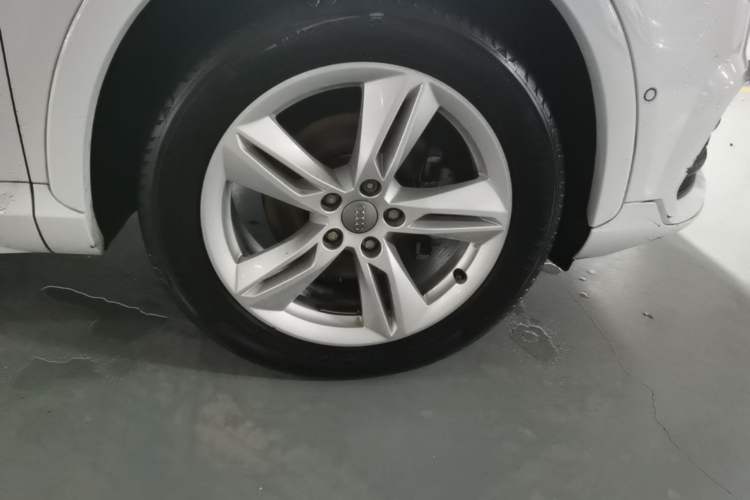 Used Audi Q3 2017 30 TFSI Fashion Model Right Front Wheel Hub