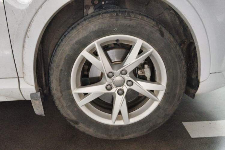 Used Audi Q3 2017 30 TFSI Fashion Model Right Front Wheel Hub