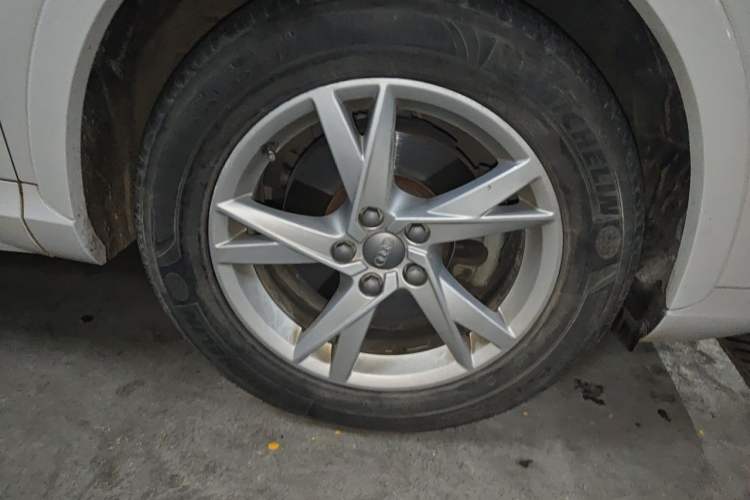 Used Audi Q3 2017 35 TFSI Fashion Model Right Front Wheel Hub