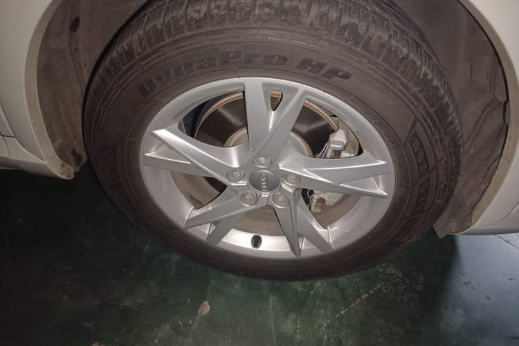 Used Audi Q3 2017 30 TFSI Fashion Model Right Front Wheel Hub