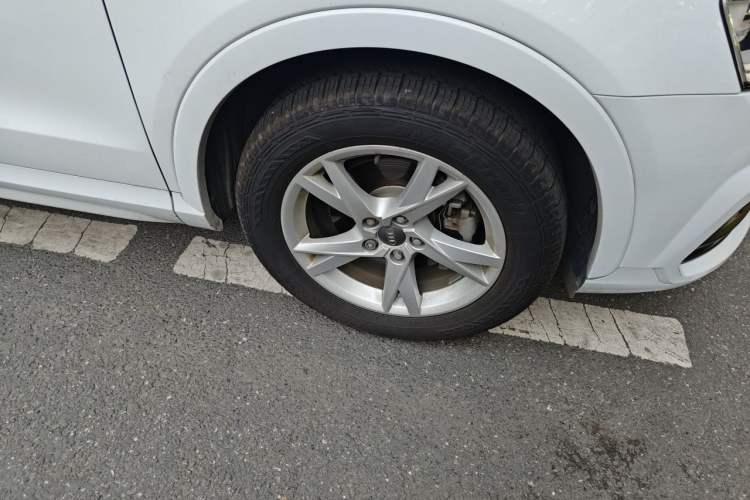Used Audi Q3 2017 35 TFSI Fashion Model Right Front Wheel Hub