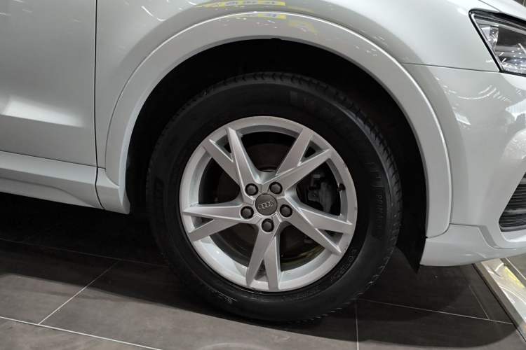 Used Audi Q3 2017 35 TFSI Fashion Model Right Front Wheel Hub
