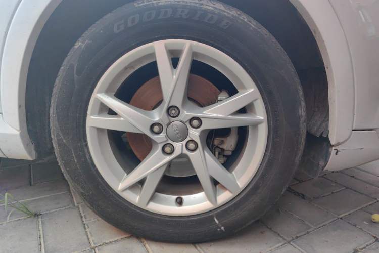 Used Audi Q3 2017 35 TFSI Fashion Model Right Front Wheel Hub