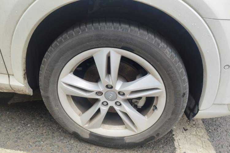 Used Audi Q3 2017 35 TFSI Style Edition Right Front Wheel Hub