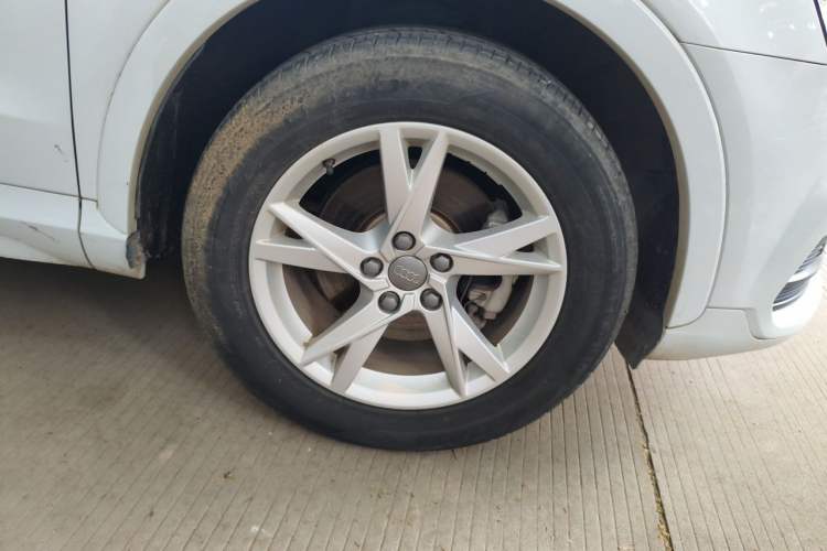 Used Audi Q3 2017 30 TFSI Fashion Model Right Front Wheel Hub