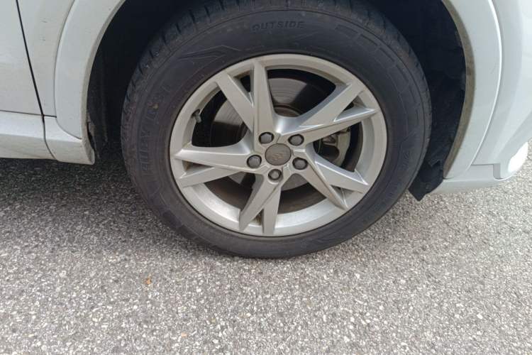Used Audi Q3 2017 30 TFSI Fashion Model Right Front Wheel Hub
