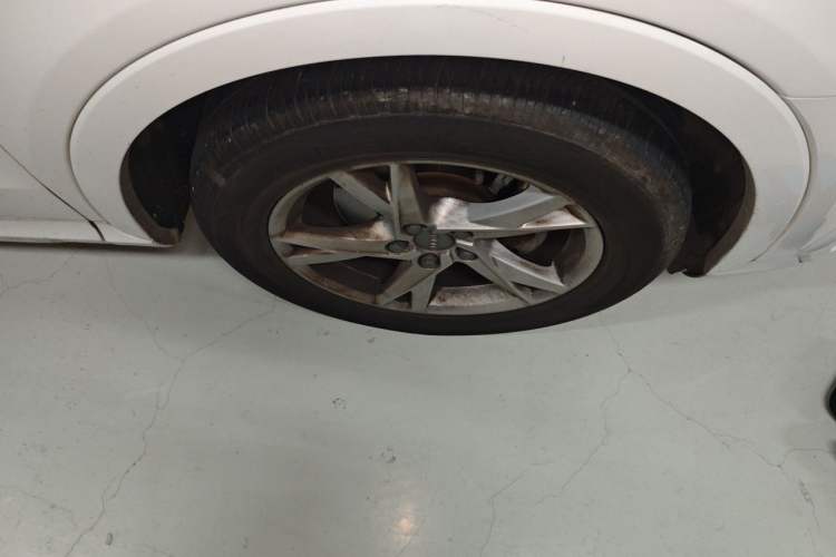 Used Audi Q3 2017 30 TFSI Fashion Model Right Front Wheel Hub