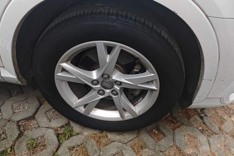 Used Audi Q3 2017 35 TFSI Fashion Model Right Front Wheel Hub