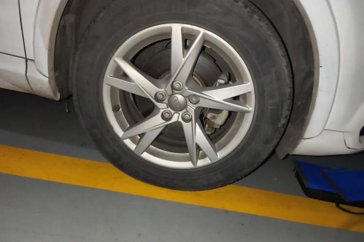 Used Audi Q3 2017 30 TFSI Fashion Model Right Front Wheel Hub