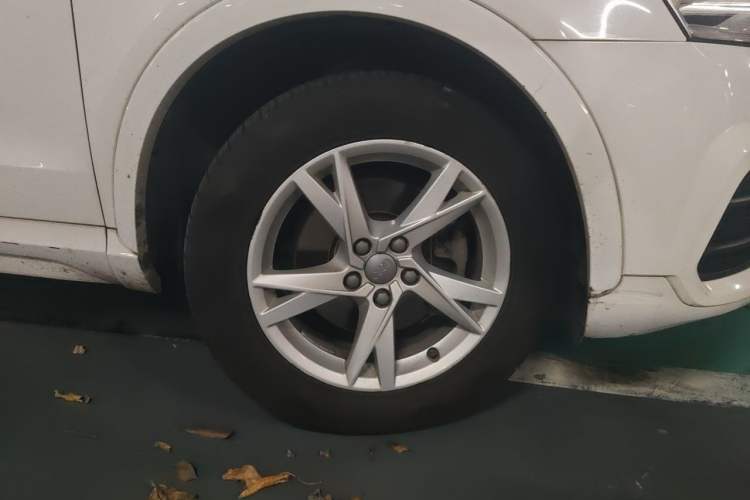 Used Audi Q3 2017 30 TFSI Fashion Model Right Front Wheel Hub