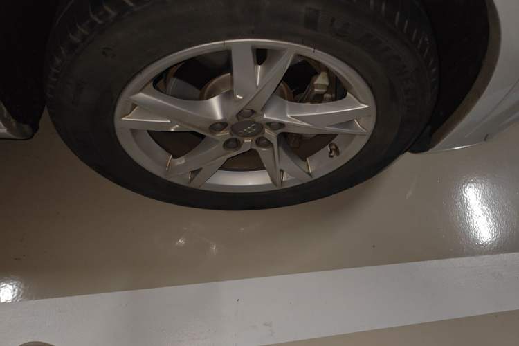 Used Audi Q3 2017 35 TFSI Fashion Model Right Front Wheel Hub