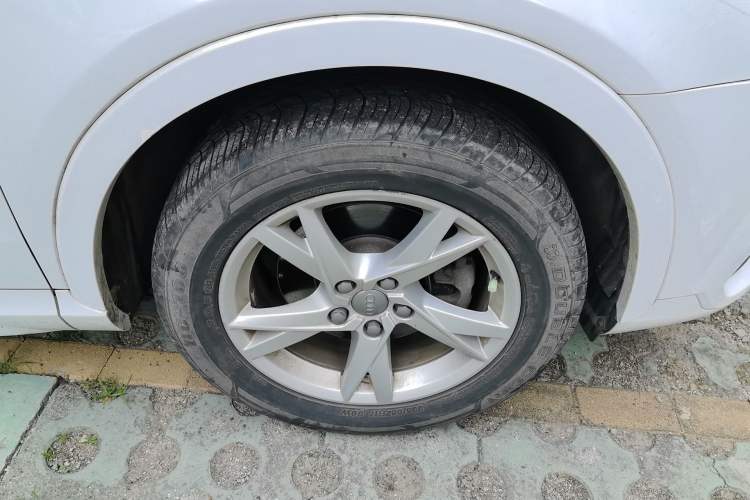 Used Audi Q3 2017 30 TFSI Fashion Model Right Front Wheel Hub