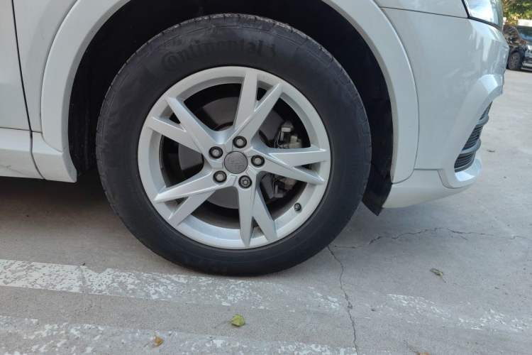 Used Audi Q3 2017 35 TFSI Fashion Model Right Front Wheel Hub
