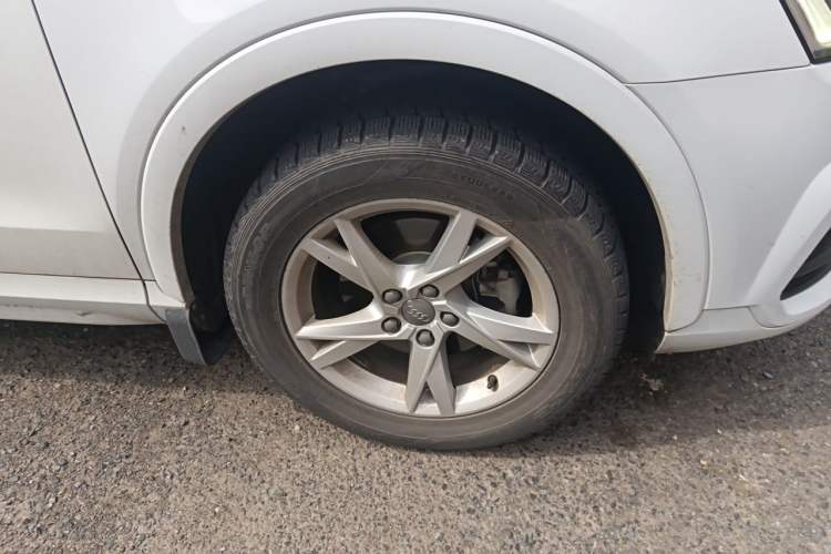 Used Audi Q3 2017 30 TFSI Fashion Model Right Front Wheel Hub