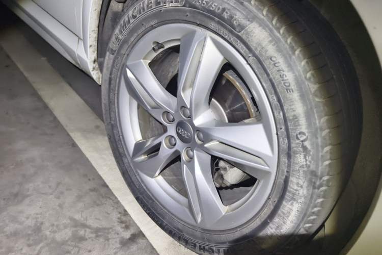 Used Audi Q3 2017 30 TFSI Fashion Model Right Front Wheel Hub