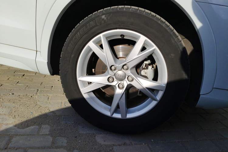 Used Audi Q3 2017 30 TFSI Fashion Model Right Front Wheel Hub
