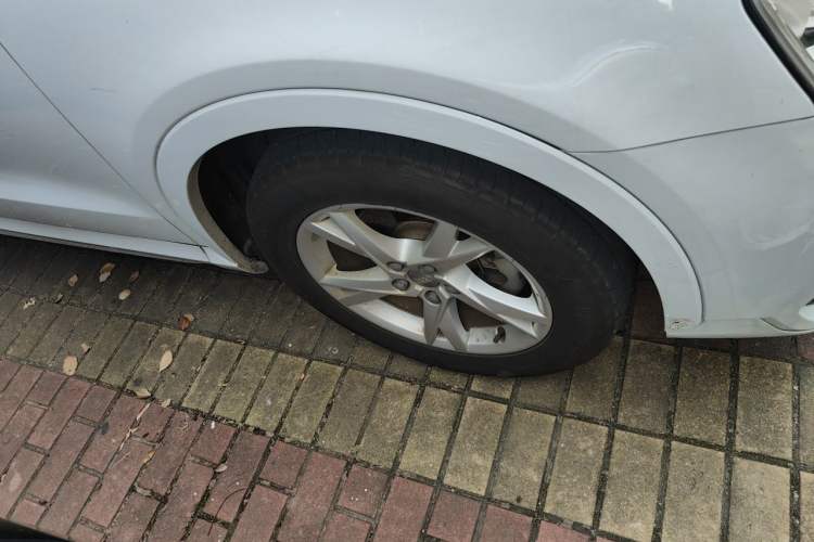 Used Audi Q3 2017 35 TFSI Fashion Model Right Front Wheel Hub