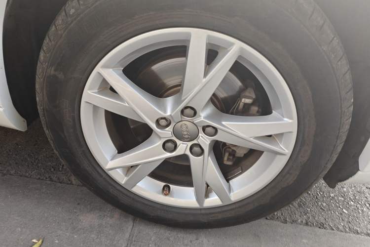 Used Audi Q3 2017 35 TFSI Fashion Model Right Front Wheel Hub