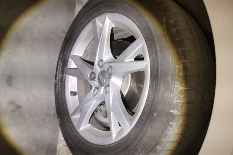 Used Audi Q3 2017 35 TFSI Fashion Model Right Front Wheel Hub
