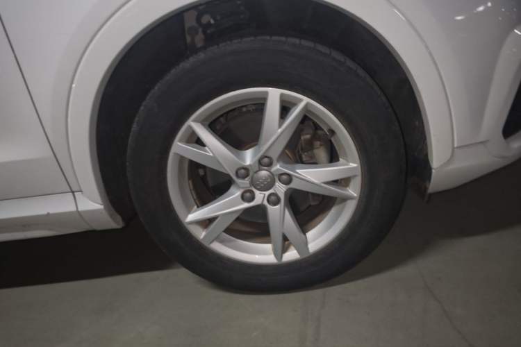 Used Audi Q3 2017 30 TFSI Fashion Model Right Front Wheel Hub