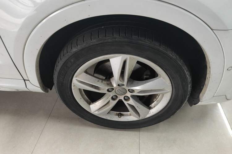 Used Audi Q3 2017 30 TFSI Fashion Model Right Front Wheel Hub