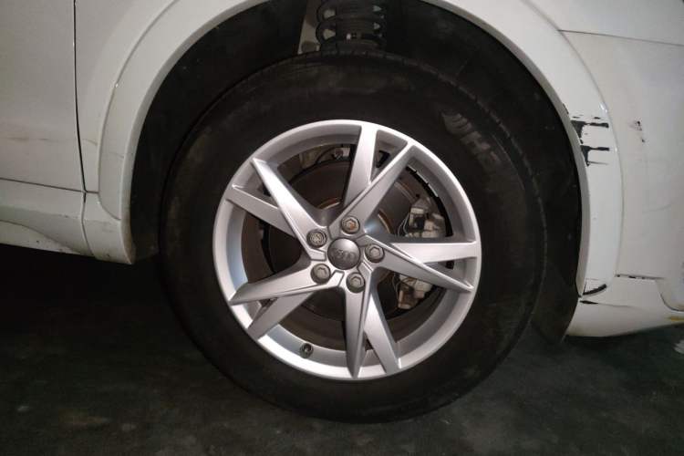 Used Audi Q3 2017 30 TFSI Fashion Model Right Front Wheel Hub
