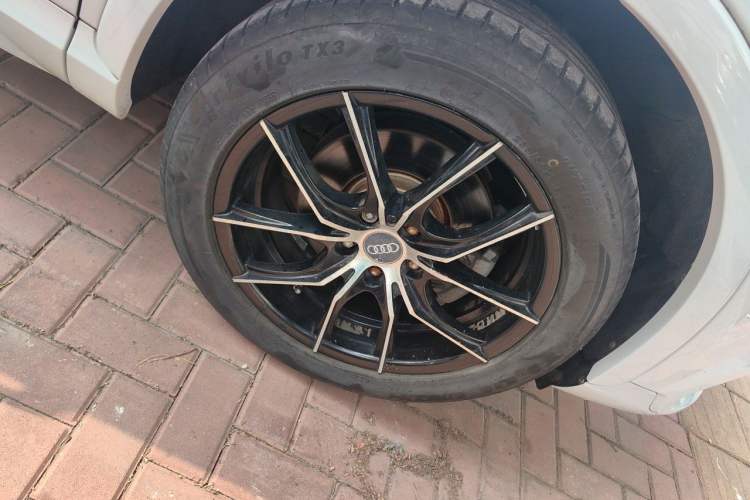 Used Audi Q3 2017 30 TFSI Fashion Model Right Front Wheel Hub