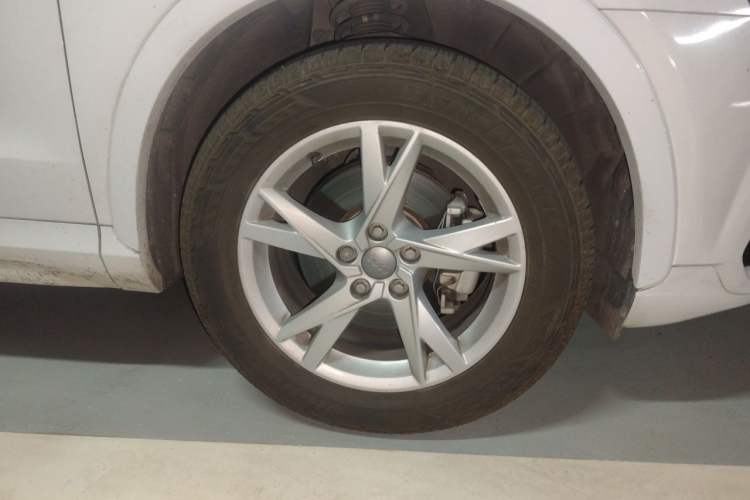 Used Audi Q3 2017 30 TFSI Fashion Model Right Front Wheel Hub