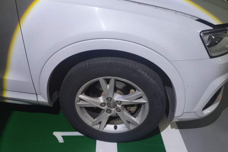 Used Audi Q3 2017 30 TFSI Fashion Model Right Front Wheel Hub