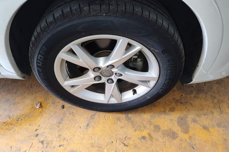 Used Audi Q3 2017 30 TFSI Fashion Model Right Front Wheel Hub