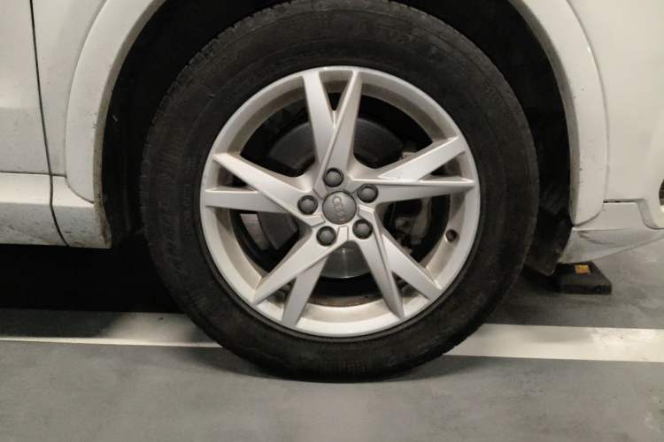 Used Audi Q3 2017 35 TFSI Fashion Model Right Front Wheel Hub