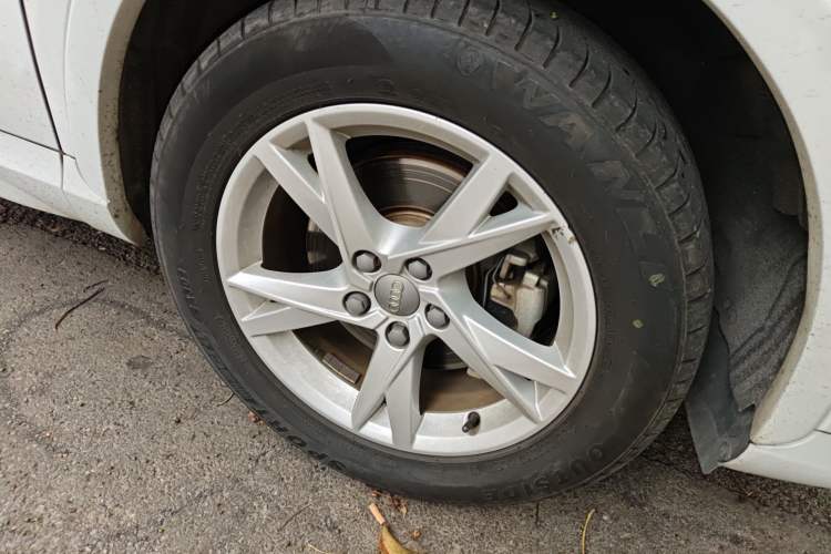 Used Audi Q3 2017 30 TFSI Fashion Model Right Front Wheel Hub