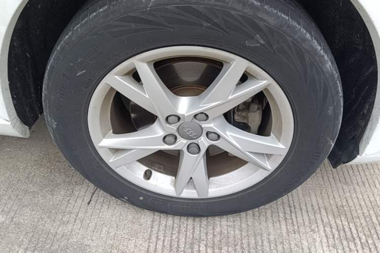 Used Audi Q3 2017 30 TFSI Fashion Model Right Front Wheel Hub