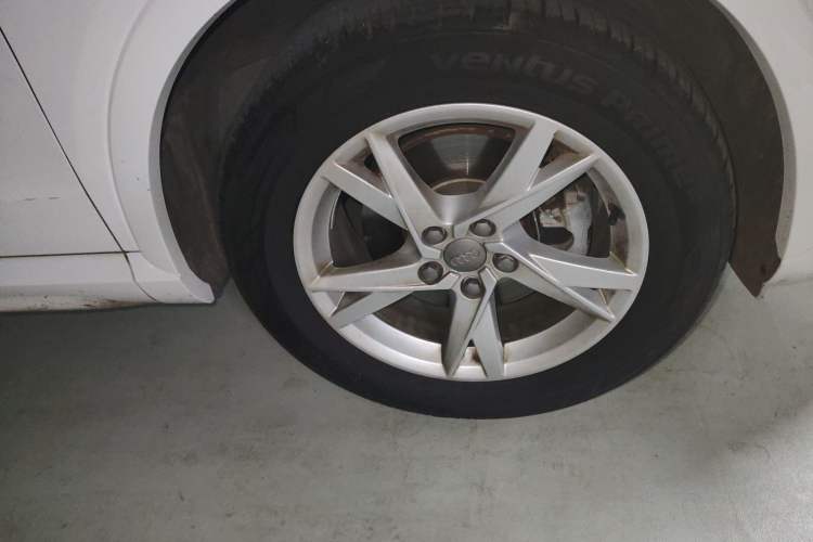 Used Audi Q3 2017 30 TFSI Fashion Model Right Front Wheel Hub