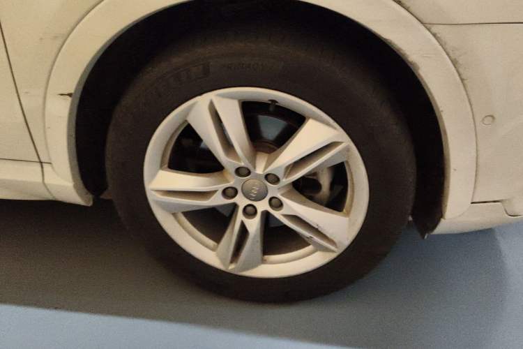 Used Audi Q3 2017 35 TFSI quattro all-wheel drive fashion model Right Front Wheel Hub
