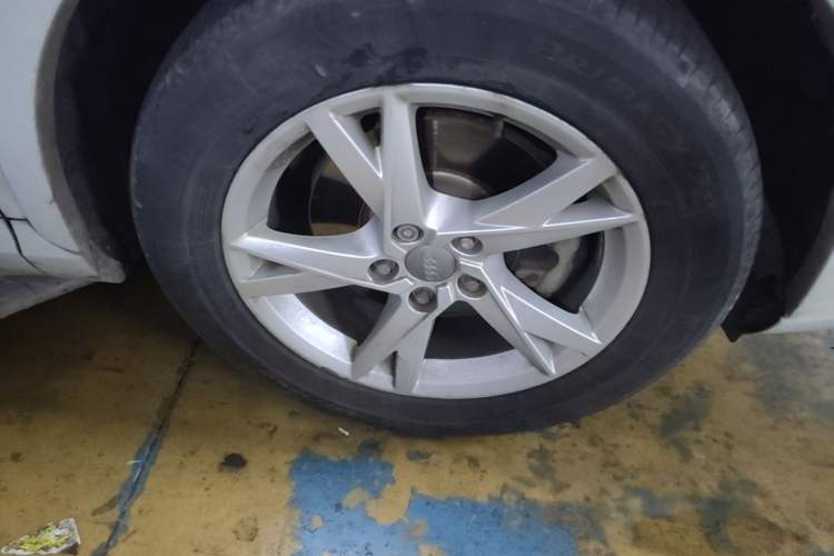 Used Audi Q3 2017 35 TFSI Fashion Model Right Front Wheel Hub