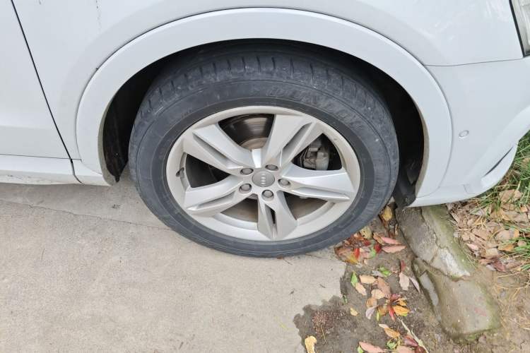 Used Audi Q3 2017 30 TFSI Fashion Model Right Front Wheel Hub