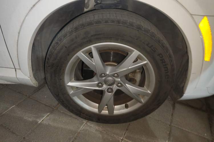 Used Audi Q3 2017 35 TFSI Fashion Model Right Front Wheel Hub
