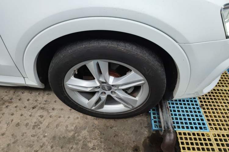 Used Audi Q3 2017 30 TFSI Fashion Model Right Front Wheel Hub