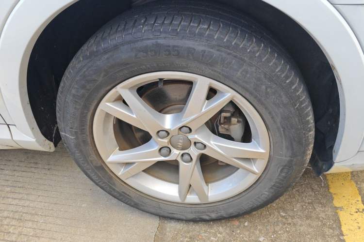 Used Audi Q3 2017 30 TFSI Fashion Model Right Front Wheel Hub
