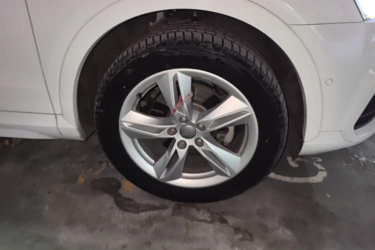 Used Audi Q3 2017 30 TFSI Fashion Model Right Front Wheel Hub