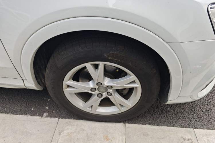Used Audi Q3 2017 30 TFSI Fashion Model Right Front Wheel Hub