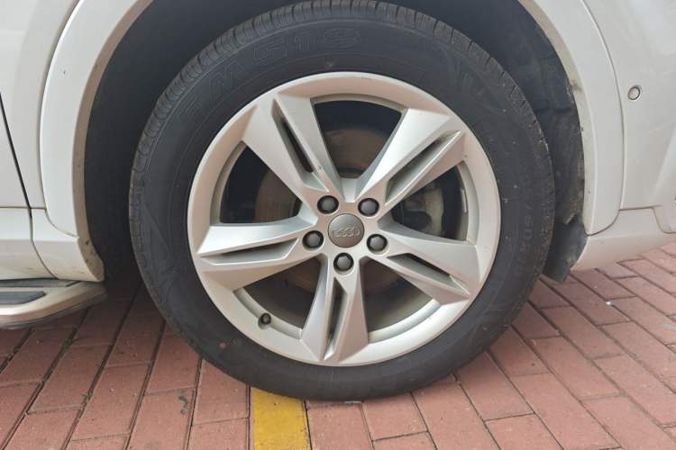 Used Audi Q3 2017 30 TFSI Fashion Model Right Front Wheel Hub