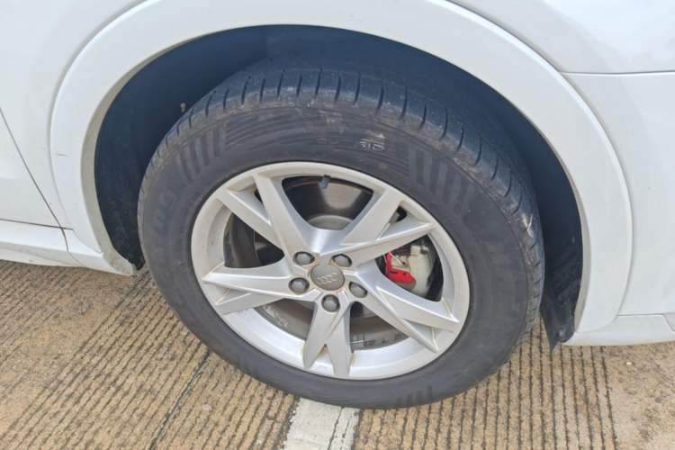 Used Audi Q3 2017 30 TFSI Fashion Model Right Front Wheel Hub