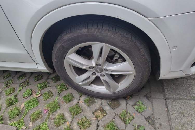 Used Audi Q3 2017 30 TFSI Fashion Model Right Front Wheel Hub
